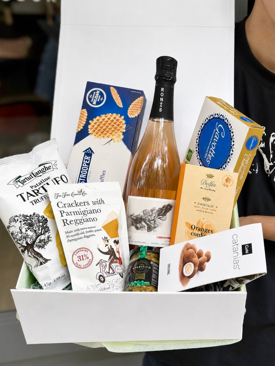 Rosé & Sweet Delights Gift Box