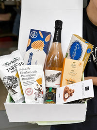 Rosé & Sweet Delights Gift Box