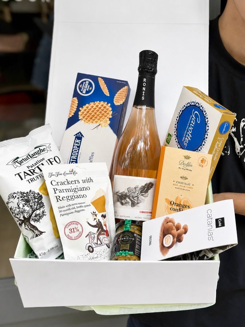 Rosé & Sweet Delights Gift Box